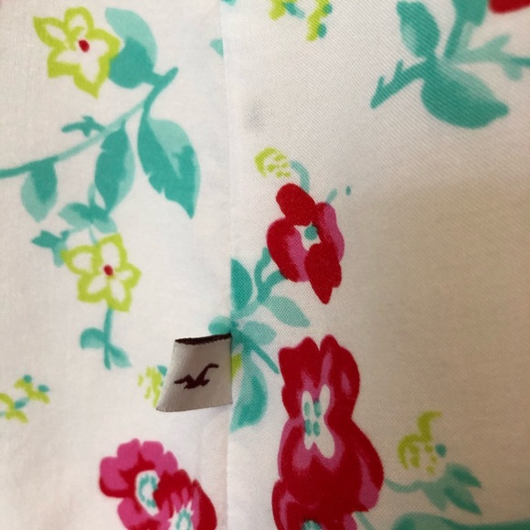 Hollister Notched Neck Top - Picture 7 of 7